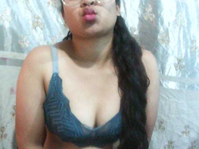 Julia-skye live cam on BongaCams