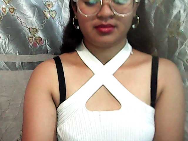 Julia-skye live cam on BongaCams