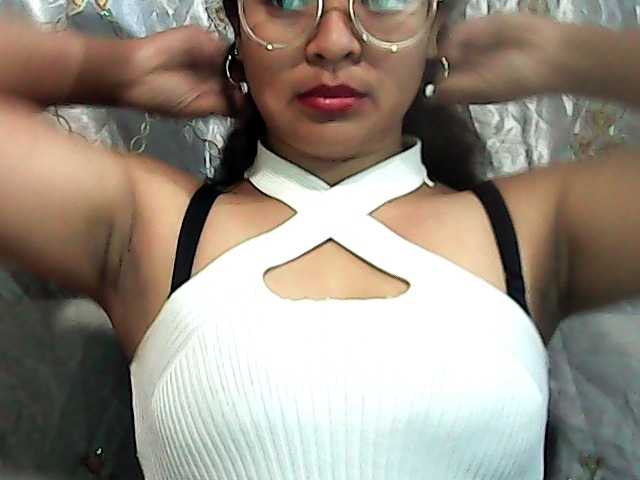 Julia-skye live cam on BongaCams