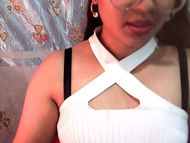 Julia-skye live cam on BongaCams