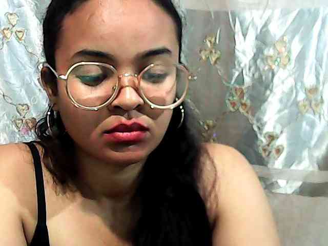 Julia-skye webcam