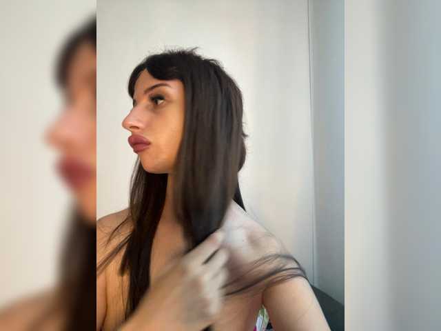 Milanka8 live cam