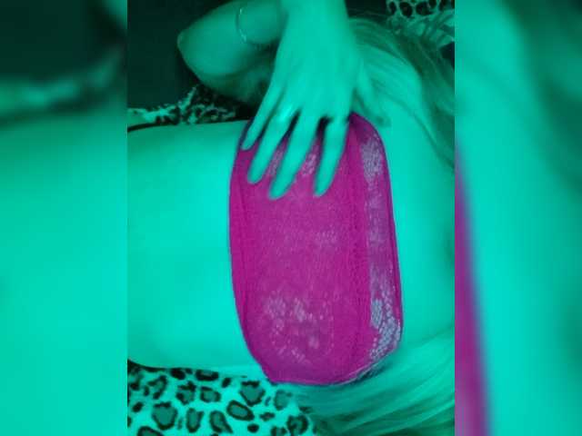 Milanka8 live cam