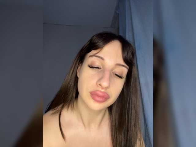 Milanka8 live cam