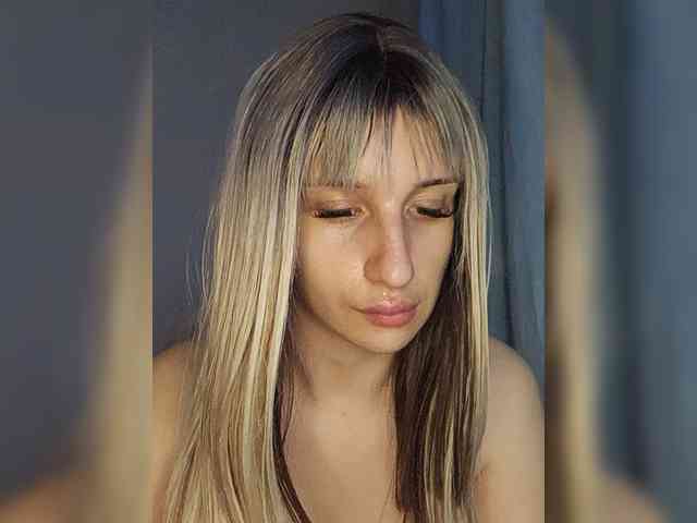 Bladis4 Live Webcam on BongaCams