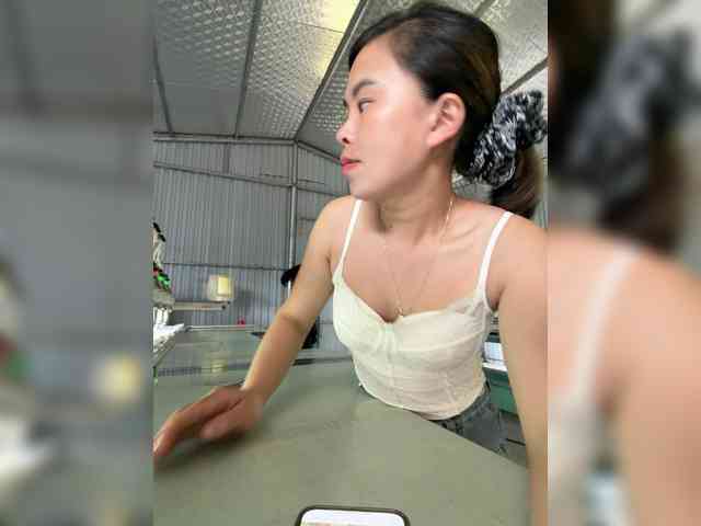 Lilybelle-88 webcam