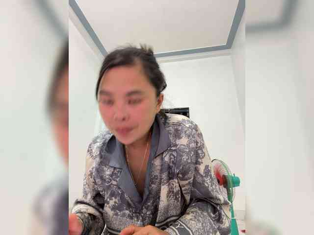 Lilybelle-88 webcam