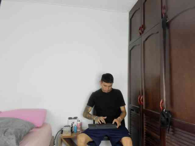 skook-Grayy Live Webcam on BongaCams