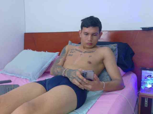 skook-Grayy Sex Cam Show