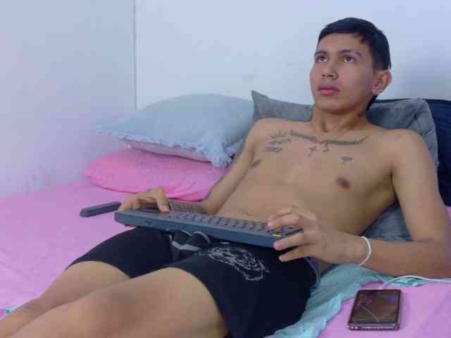 skook-Grayy Sex Cam Show