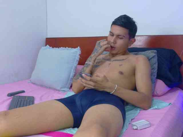 skook-Grayy Sex Cam Show
