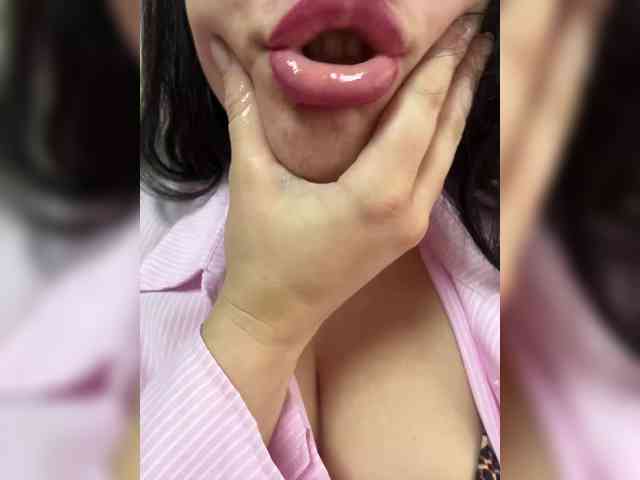 Lexi-wet webcam