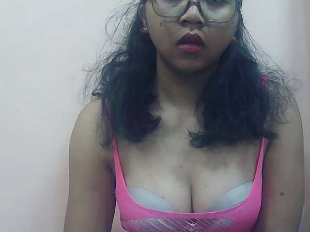 le modèle Ayischah est en webcam porno dans un show sur le site bongacams, il possède les tags suivants: Ebony,Brunette,Trimmed
