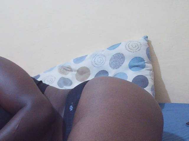Shesprettya live cam on BongaCams