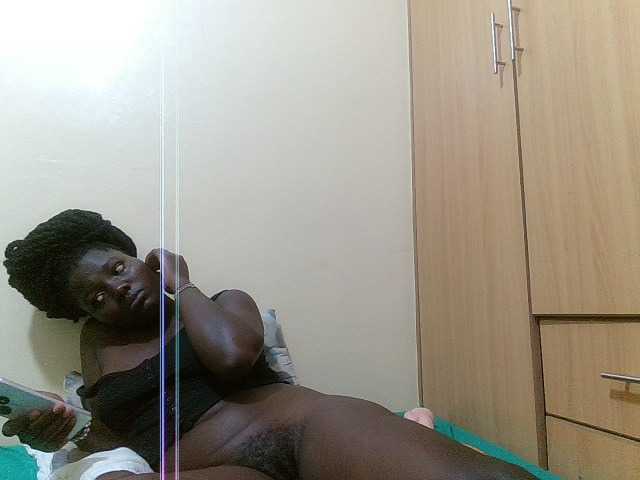 Shesprettya live cam on BongaCams
