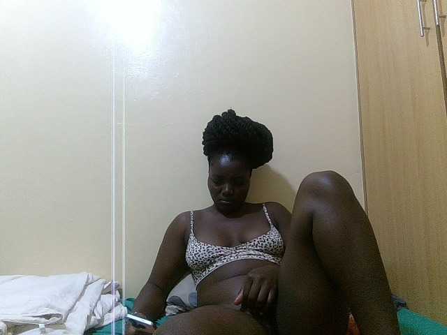 Shesprettya live cam on BongaCams