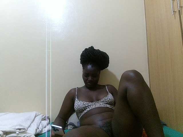 Shesprettya live cam on BongaCams