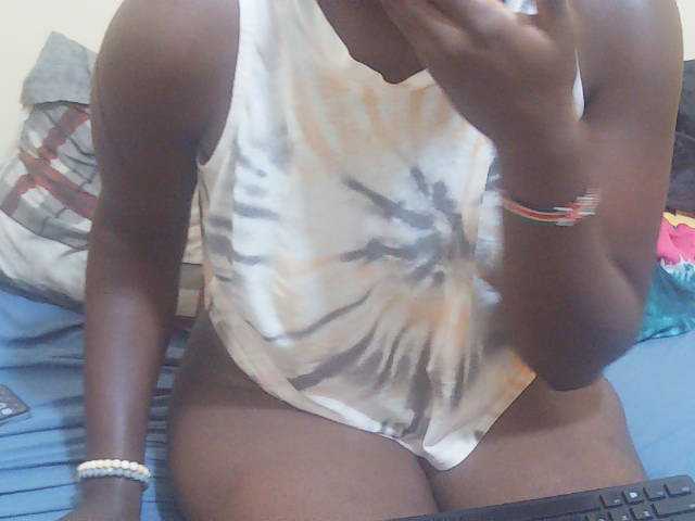 Shesprettya live cam on BongaCams