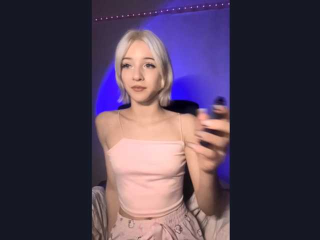 Leylawinka, 18 y/o - Live Cam on BongaCams