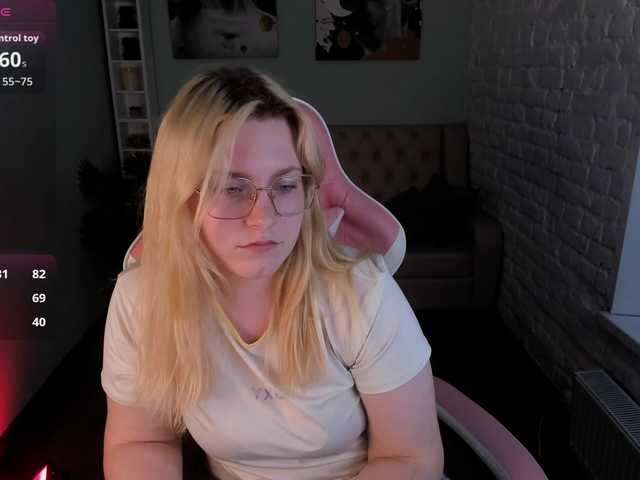 StellaVanilla Live Cam and Statistics on UnifiedCams