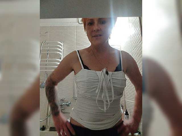 Lubanja4455 live cam on BongaCams