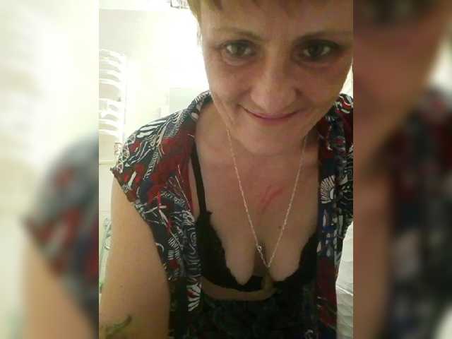 Lubanja4455 live cam on BongaCams