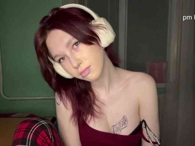 KarriMcinroy webcam