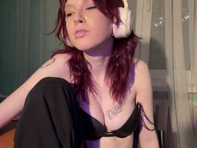 KarriMcinroy webcam