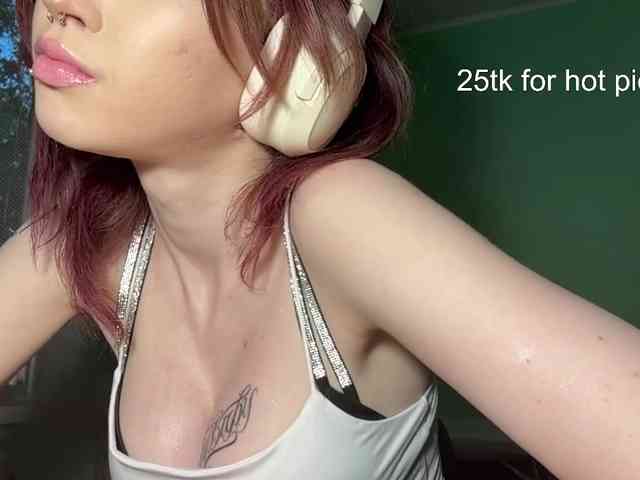 KarriMcinroy webcam