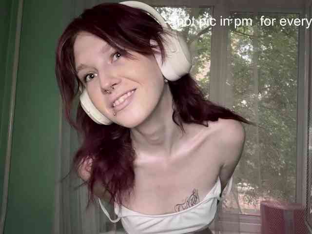 KarriMcinroy webcam