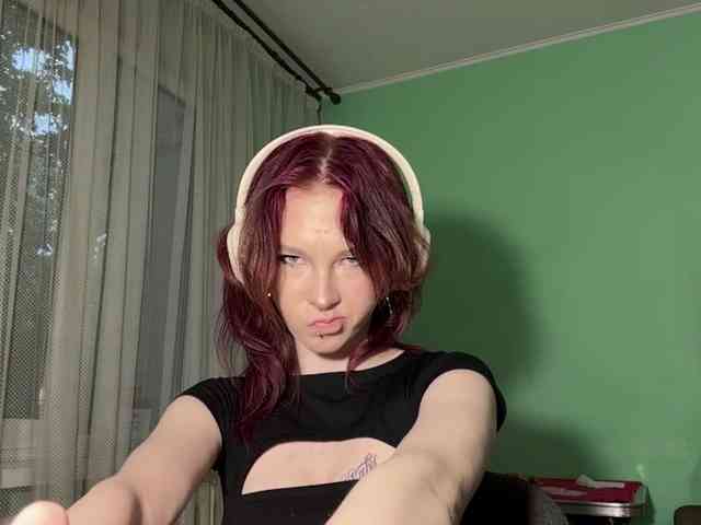KarriMcinroy webcam