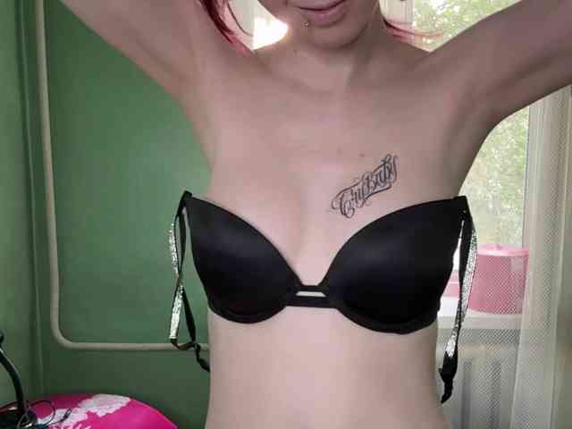 KarriMcinroy webcam