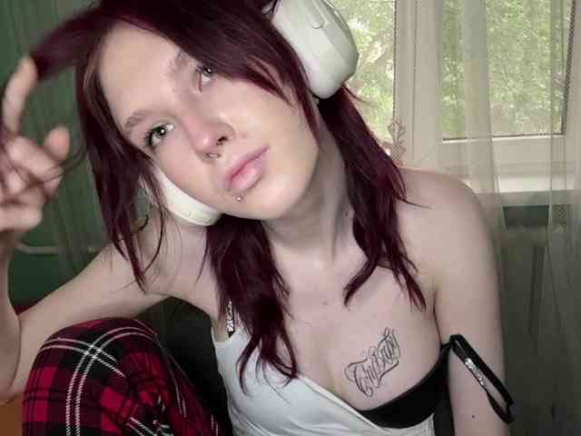 KarriMcinroy webcam