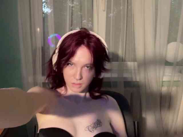 KarriMcinroy webcam