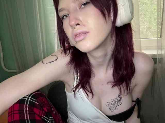 KarriMcinroy webcam