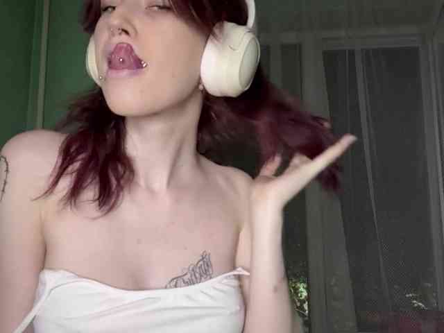 KarriMcinroy webcam