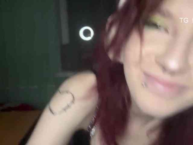 KarriMcinroy webcam