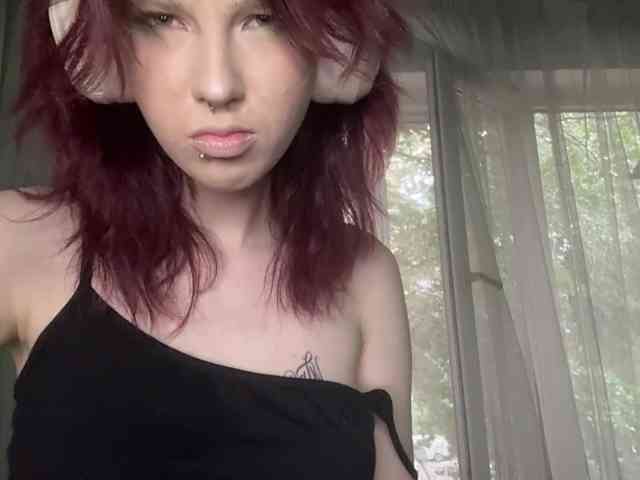 KarriMcinroy webcam
