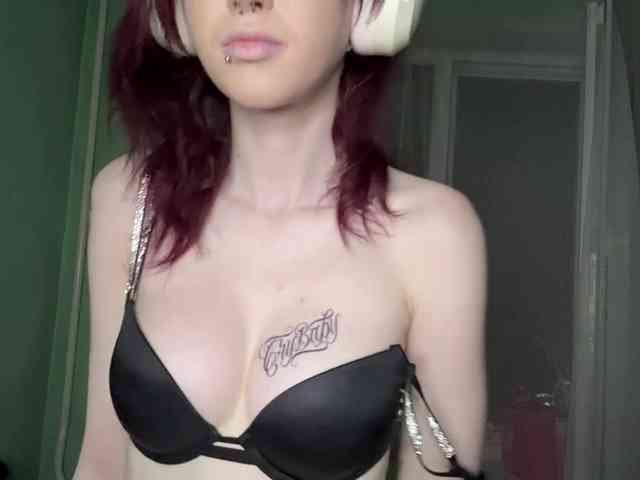 KarriMcinroy webcam