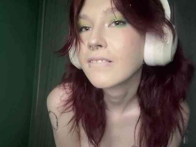 KarriMcinroy webcam