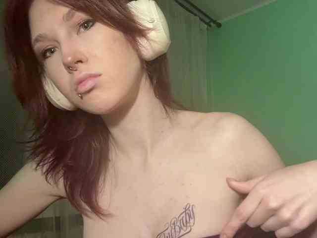 KarriMcinroy webcam