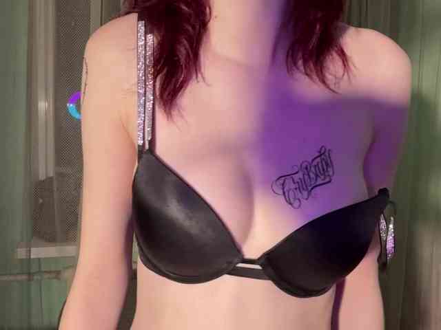 KarriMcinroy webcam