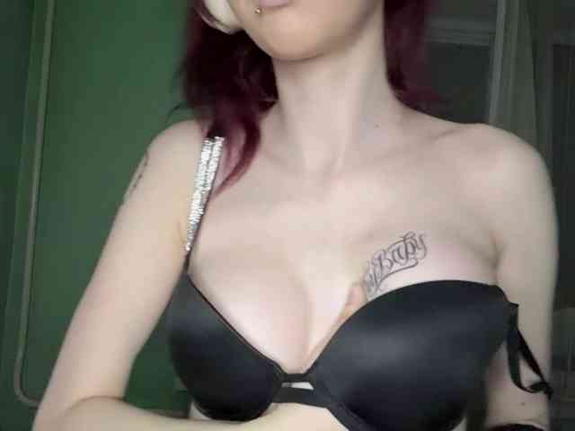 KarriMcinroy webcam