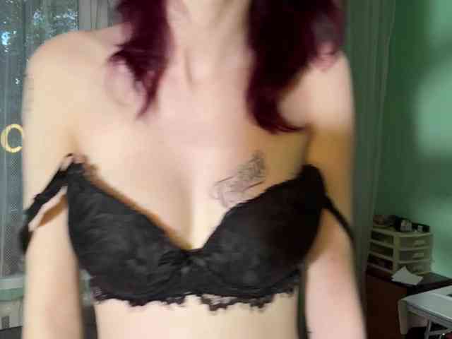 KarriMcinroy webcam