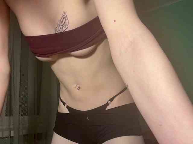 KarriMcinroy webcam