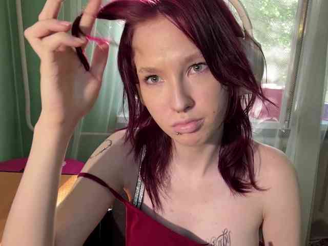 KarriMcinroy webcam