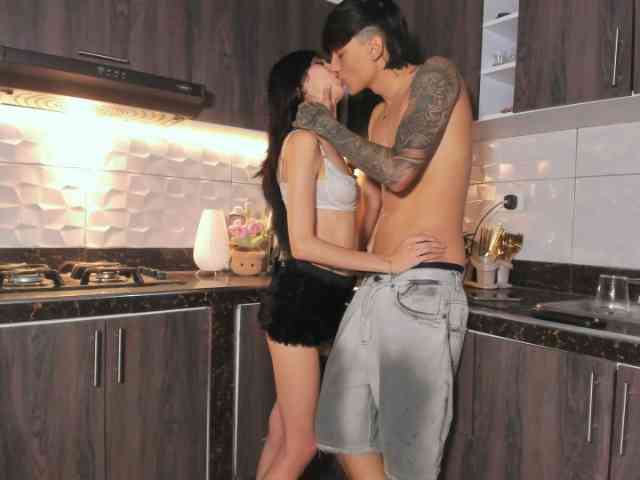Luxury-couple-cute webcam