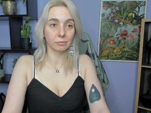velvetanne Live Cam and Statistics on UnifiedCams