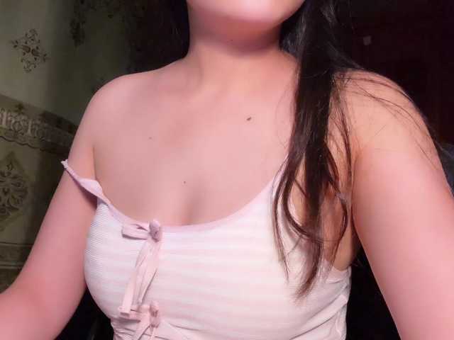 Ling-Jii live cam preview