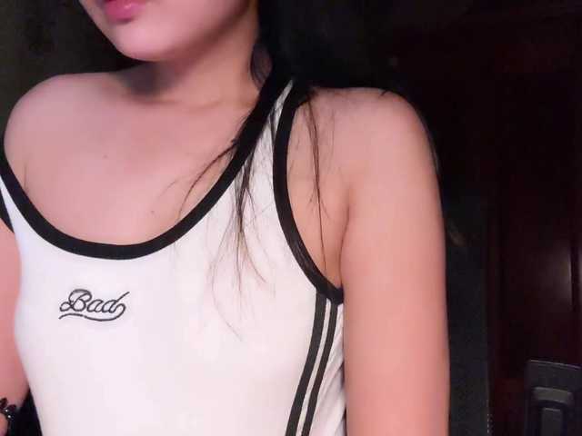 Ling-Jii live cam preview